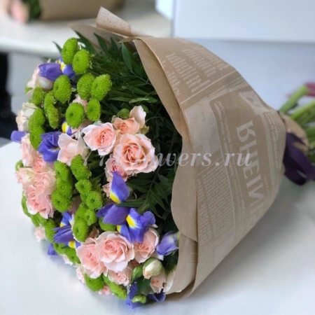 №1026 - Букет из роз и ирисов - фото 777flowers