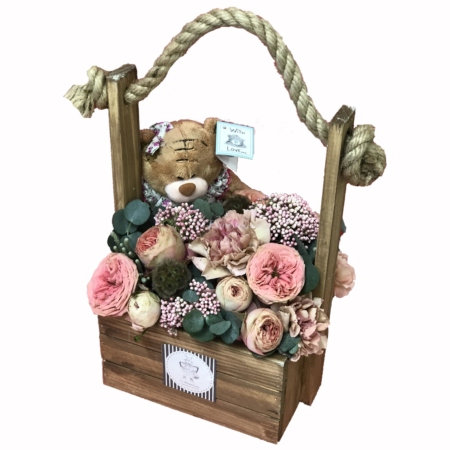 №7044 - Деревянный ящик с цветами и мишкой коллекции SoLucky - фото 777flowers