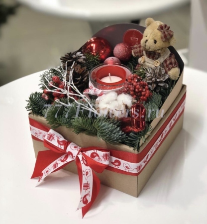 №5024 - Фирменная коробочка FlowerBox с новогодним декором - фото 777flowers