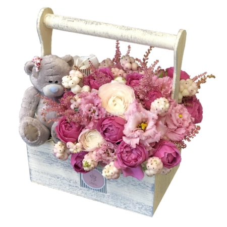№7053 - Деревянный ящик с розами, мишкой и безе - фото 777flowers