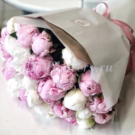 №1091 - Букет из 31 пиона - фото 777flowers