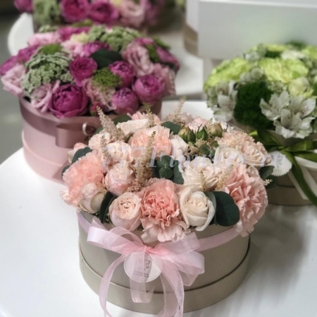 №0826 - Круглые шляпные цветочные коробки в ассортименте - фото 777flowers