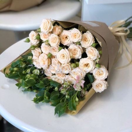 №1117 - Букет из кустовых роз и альстромерий коллекции SoLucky - фото 777flowers