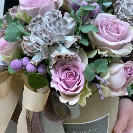 №0012 - Шляпная коробка с цветами коллекция Angel Number - фото 777flowers